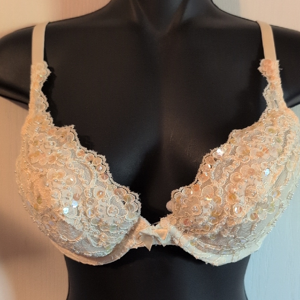 Victoria's Secret Sequin Lace Bra in Cream